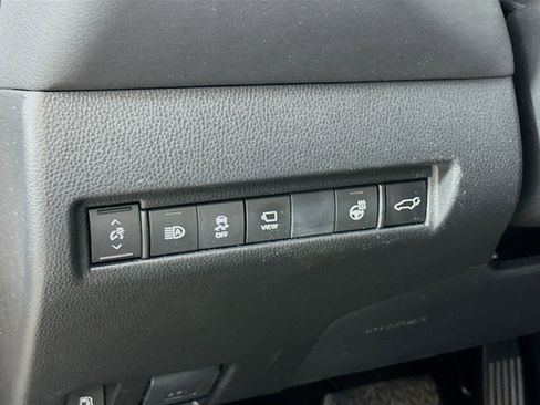 Used 2024 Toyota Venza Limited image 10