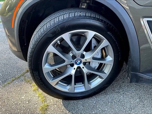 Used 2023 BMW X5 xDrive45e image 12