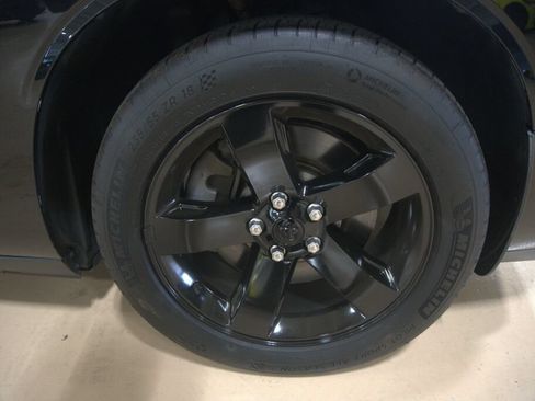 Used 2009 Dodge Challenger R/T RWD image 9