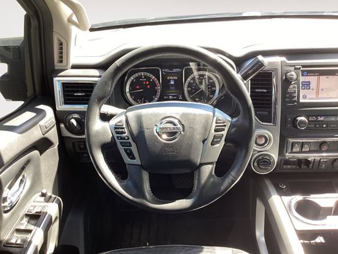 Used 2017 Nissan Titan PRO-4X w/ Pro-4x Convenience Package AWD/4WD image 12