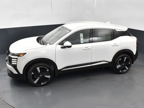 New 2025 Nissan Kicks SR image 47