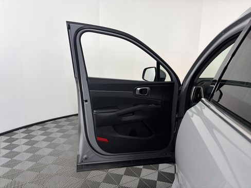 Used 2025 Kia Sorento S w/ Panoramic Sunroof Package image 17