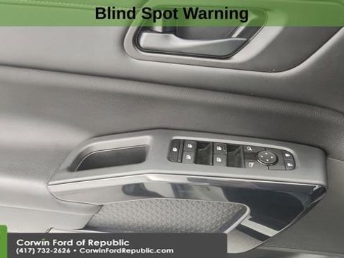 Used 2024 Nissan Pathfinder S image 22