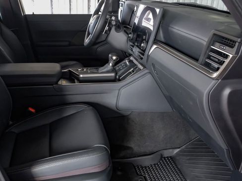 Used 2025 Lexus GX 550 image 12