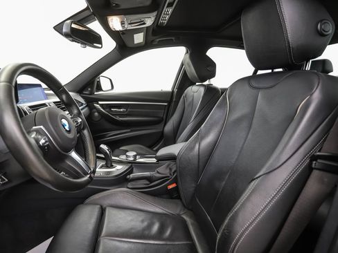 Used 2018 BMW 340i xDrive Sedan AWD/4WD image 11