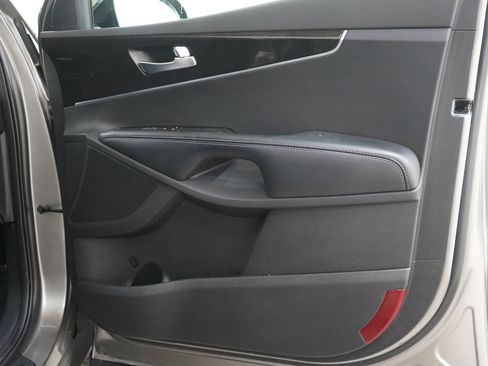 Used 2017 Kia Sorento FWD image 9