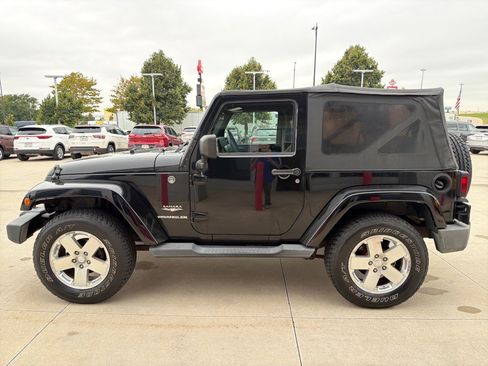 Used 2009 Jeep Wrangler Sahara w/ Dual Top Group AWD/4WD image 5