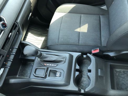 Used 2024 Chevrolet Colorado W/T image 17