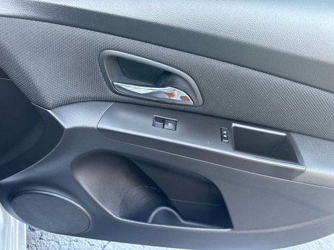 Used 2016 Chevrolet Cruze LT image 11