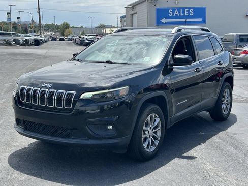 Used 2019 Jeep Cherokee Latitude Plus w/ Comfort/Convenience Group AWD/4WD image 9