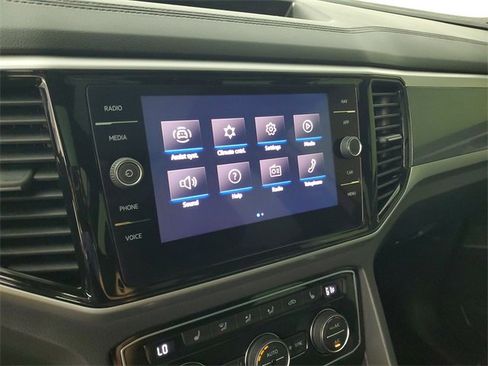 Used 2022 Volkswagen Atlas Cross Sport SEL R-Line image 28
