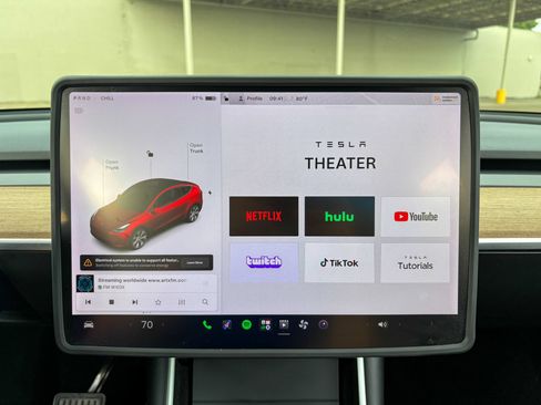 Used 2021 Tesla Model Y Long Range AWD/4WD image 28