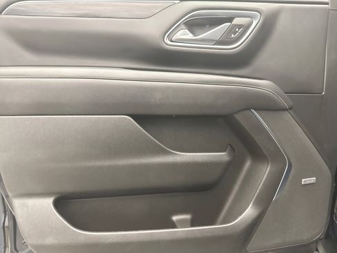 Used 2023 GMC Yukon XL SLT w/ SLT Luxury Package AWD/4WD image 9
