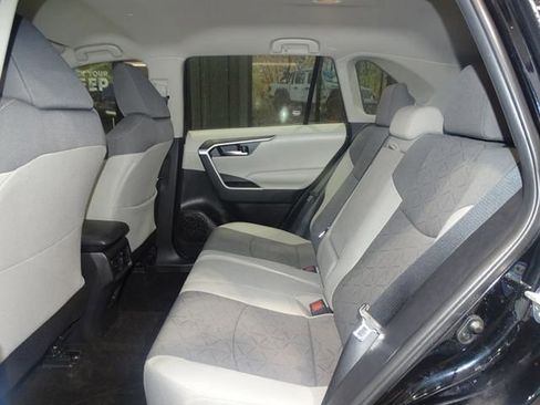 Used 2021 Toyota RAV4 XLE image 10