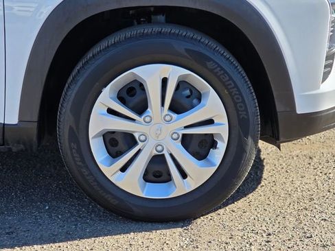Used 2025 Chevrolet Trax LS image 8