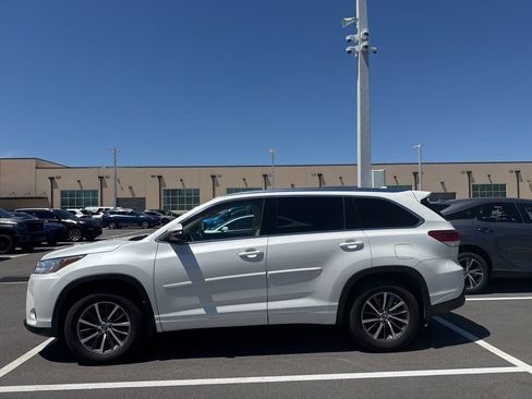 Used 2018 Toyota Highlander XLE image 4