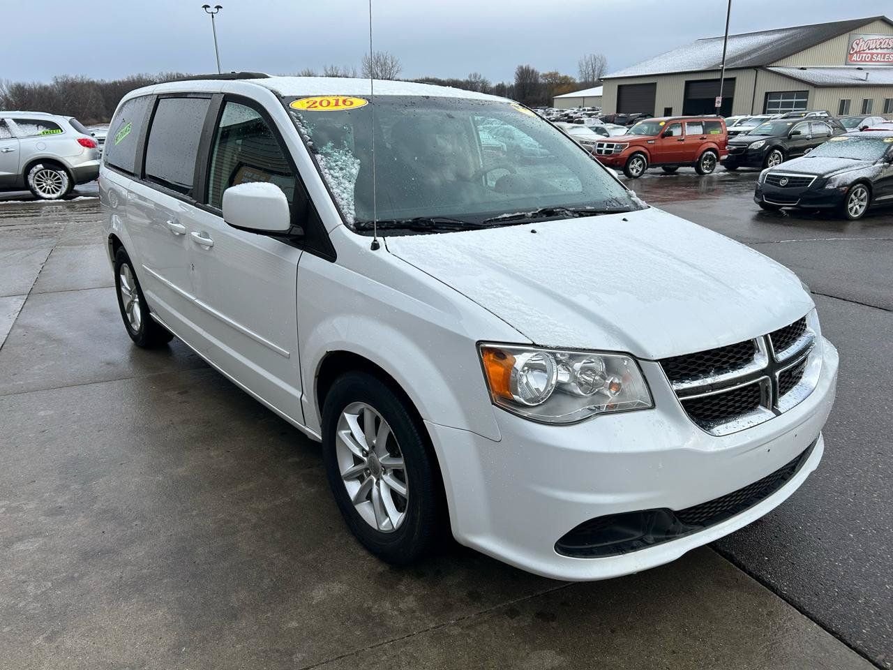 Used 2016 Dodge Grand Caravan SXT FWD image 3