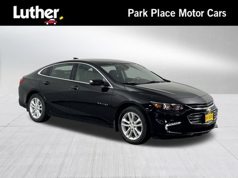 Used 2017 Chevrolet Malibu LT FWD image 1
