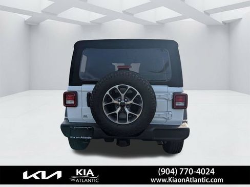 Used 2024 Jeep Wrangler Unlimited Sport AWD/4WD image 4