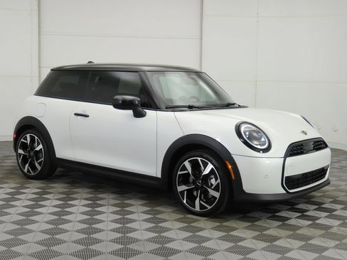 Used 2026 MINI Cooper 2-Door Hardtop FWD image 5