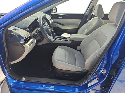 Used 2025 Nissan Altima 2.5 SV FWD image 13