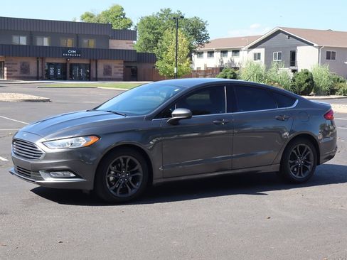 Used 2018 Ford Fusion SE w/ Equipment Group 201A FWD image 10
