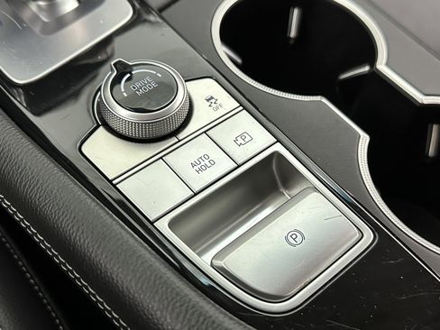 Used 2022 Genesis G70 2.0T image 18