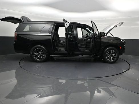 Used 2023 Chevrolet Suburban Z71 w/ Luxury Package AWD/4WD image 37