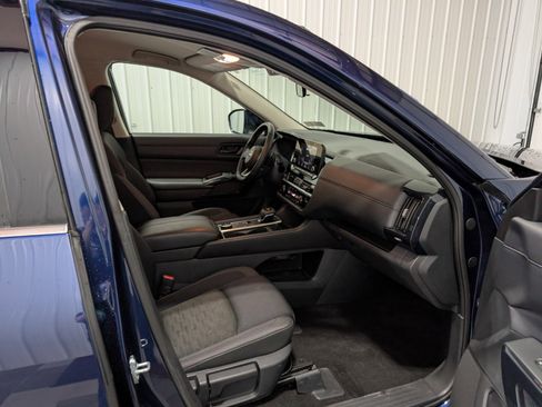 Used 2025 Nissan Pathfinder SV image 29