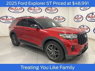 Used 2025 Ford Explorer ST w/ Sun And Sound Package AWD/4WD video 1