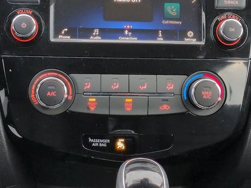 Used 2020 Nissan Rogue S image 26