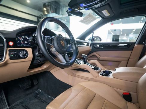 Certified 2023 Porsche Cayenne AWD/4WD image 4