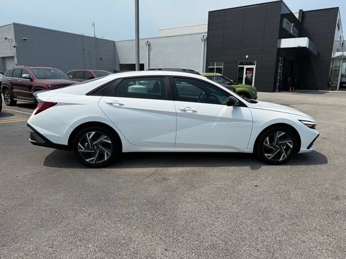 Used 2025 Hyundai Elantra SEL FWD image 9