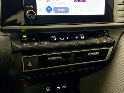 Certified 2025 Toyota Camry SE w/ Convenience Package image 26