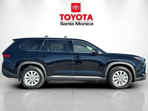 New 2026 Toyota Grand Highlander XLE FWD image 2