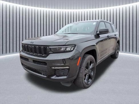 Certified 2025 Jeep Grand Cherokee L Limited w/ Luxury Tech Group II AWD/4WD image 16