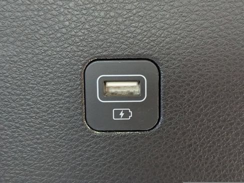 Certified 2024 Kia Carnival LX FWD image 17
