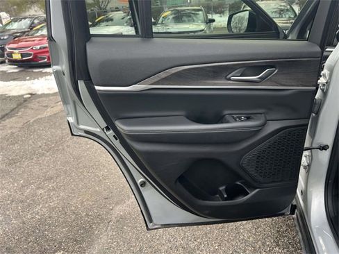 Certified 2023 Jeep Grand Cherokee Limited image 18