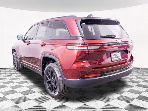 New 2025 Jeep Grand Cherokee Altitude image 11