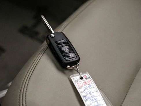 Used 2014 Volkswagen Beetle 1.8T image 41