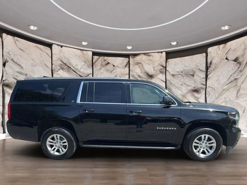 Used 2018 Chevrolet Suburban LT image 4