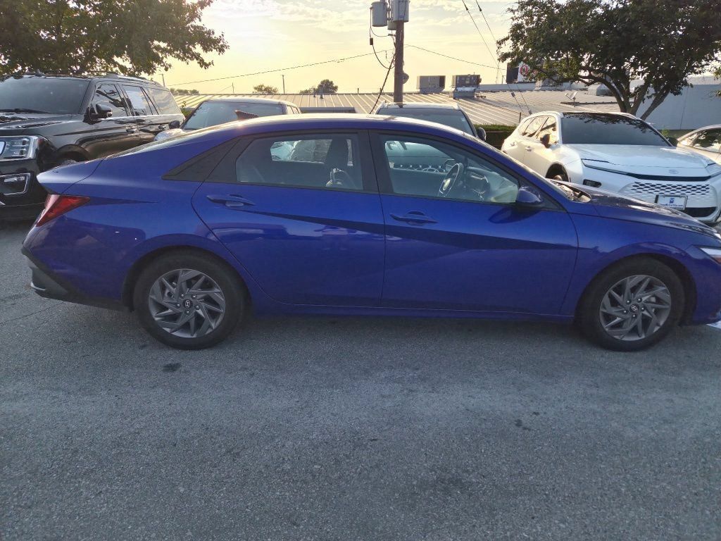 Used 2024 Hyundai Elantra SEL FWD image 4