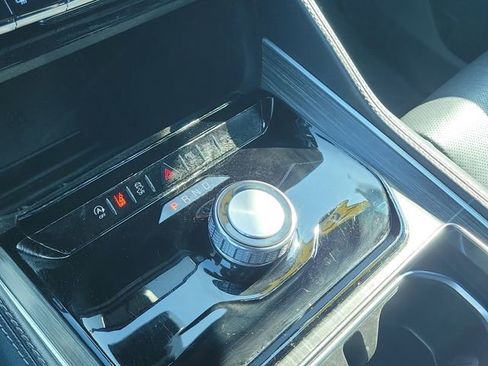 Used 2024 Jeep Wagoneer L Series II RWD image 32