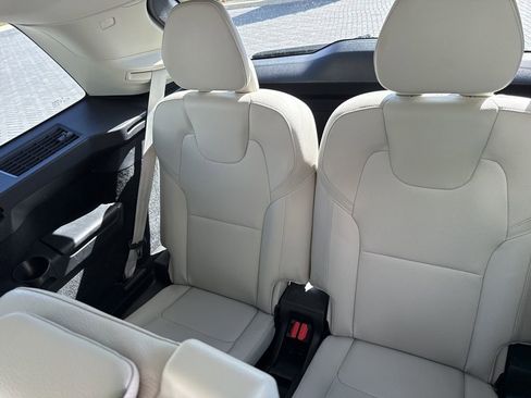 Used 2021 Volvo XC90 T6 Momentum w/ Protection Package Premier image 27