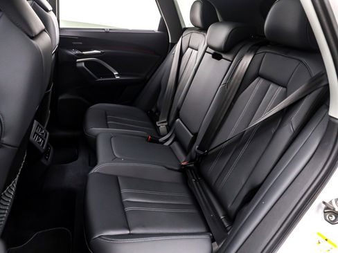 New 2025 Audi Q5 Prestige image 8