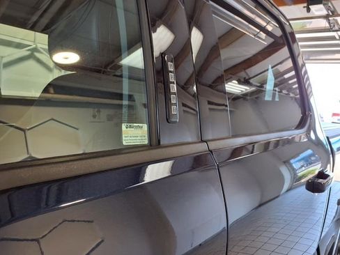 Used 2023 Ford F250 Lariat w/ Tremor Off-Road Package AWD/4WD image 8