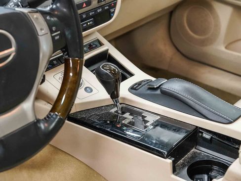 Used 2013 Lexus ES 350 w/ Luxury Pkg FWD image 24