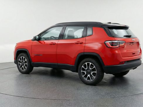 Used 2025 Jeep Compass Trailhawk AWD/4WD image 6