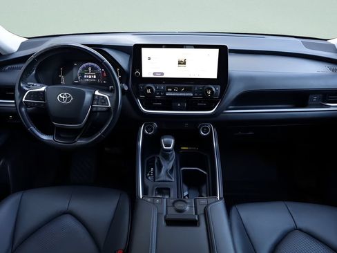 Certified 2024 Toyota Grand Highlander FWD image 33