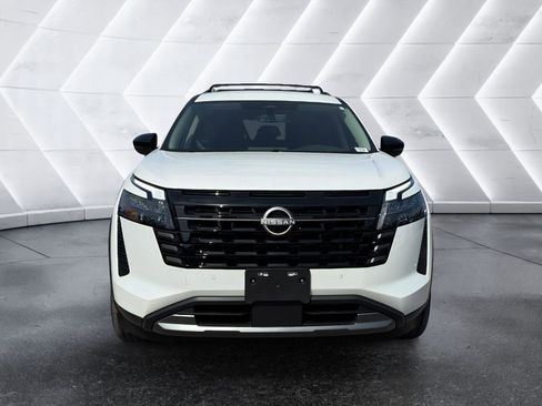 New 2026 Nissan Pathfinder SL image 2